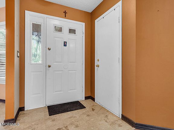 4th image of 572 Petunia Lane N
