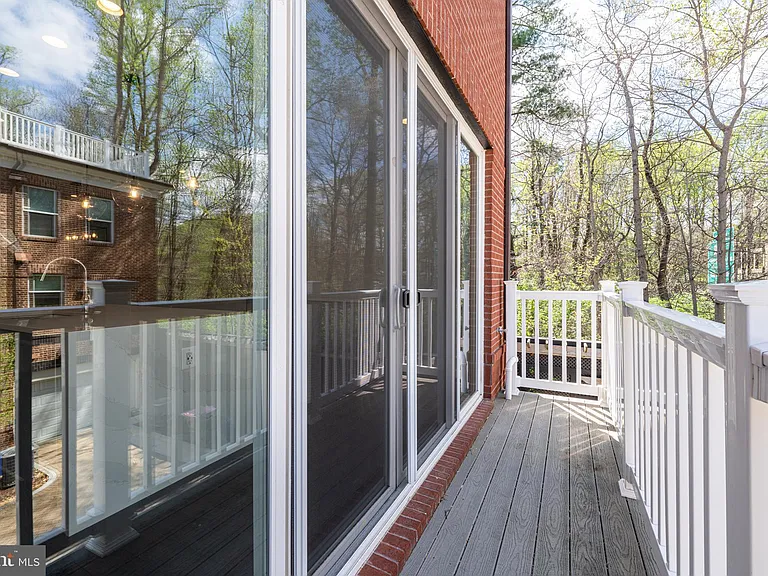 10326 Grosvenor Pl — Photo 19