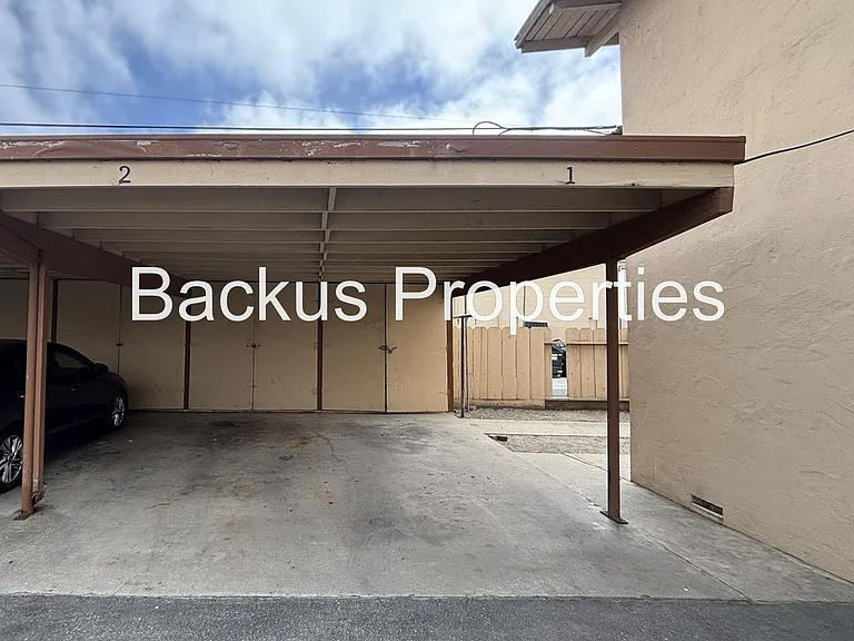 922 Lupin Dr — Photo 16