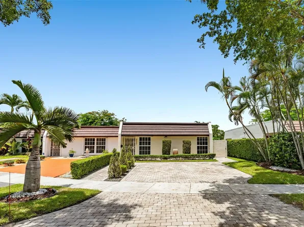 6729 Crooked Palm Ln, Miami Lakes, FL 33014