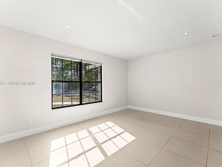 18055 W Sycamore Dr — Photo 7
