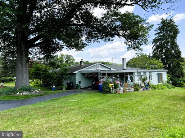 215 Pleasantview Ave, Schwenksville, PA 19473