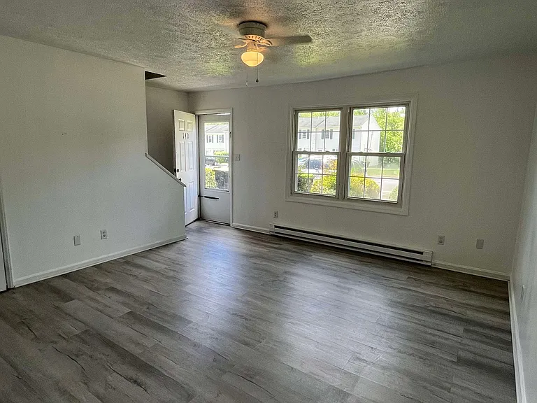 31 Deerfield Dr — Photo 1