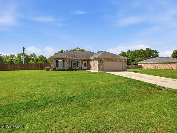 2nd image of 15 Meadow Path Cir