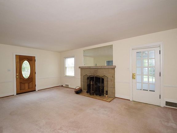 004_Formal Living Room