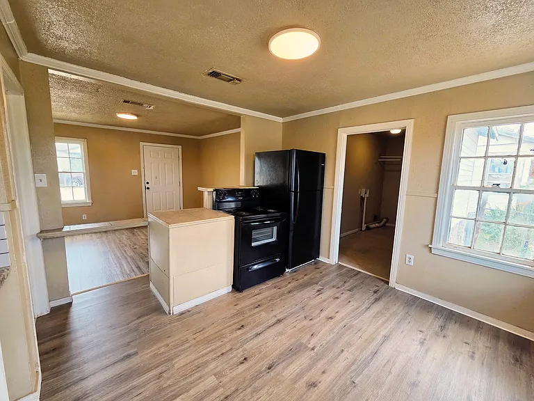 1319 Sycamore St — Photo 10