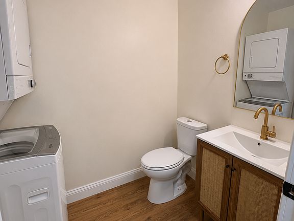 4th image of 2762 Martha St