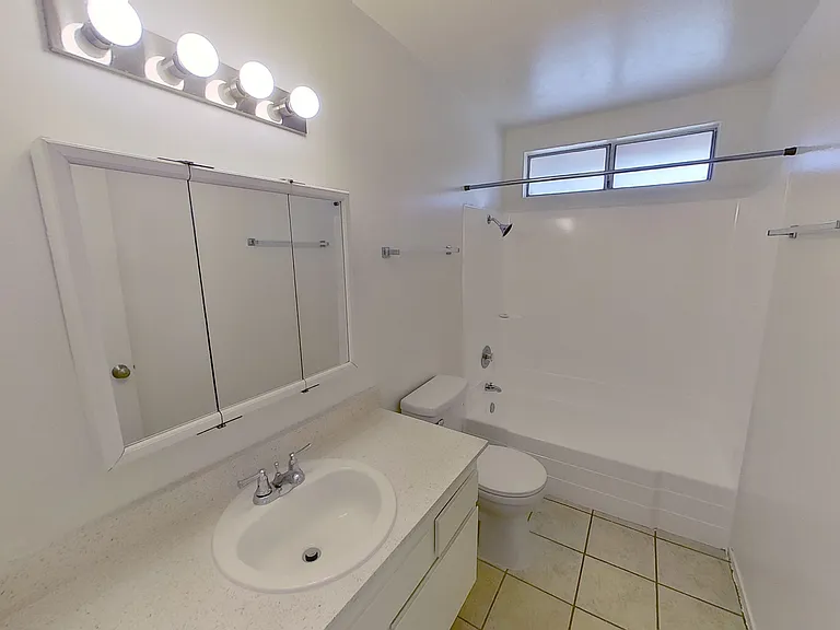 521 N. Tustin Ave — Photo 27