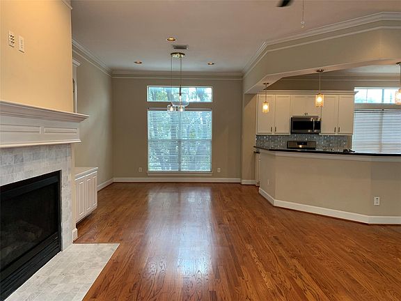 3rd image of 406 Fowler St