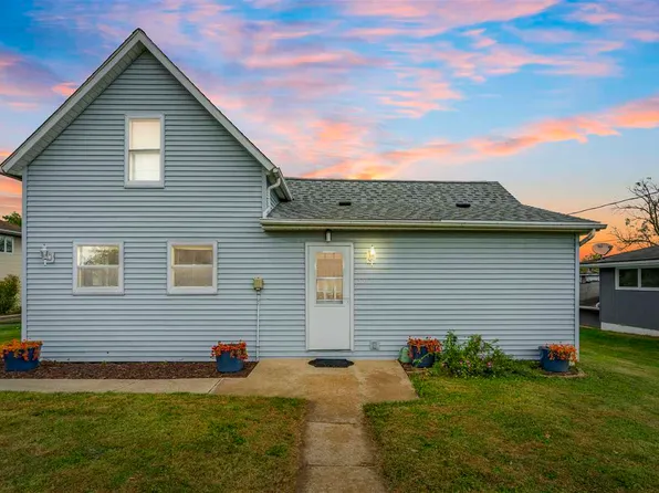 304 E Plum St, Anamosa, IA 52205