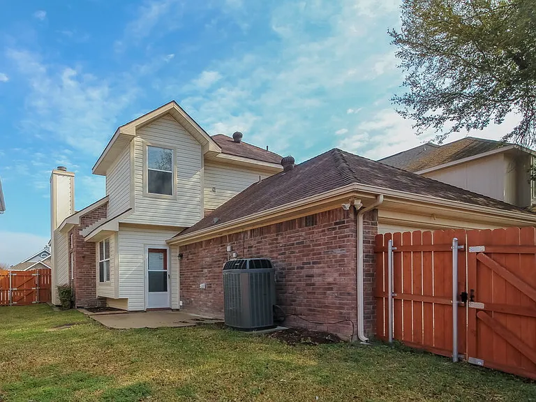 2326 Weatherby Dr — Photo 17