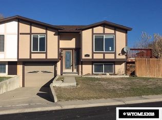 1617 Dunphail St, Rawlins, WY 82301