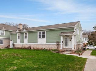 21384 Glenhaven Cir E, Northville, MI 48167