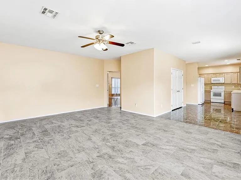 2417 Frontera Rd — Photo 8