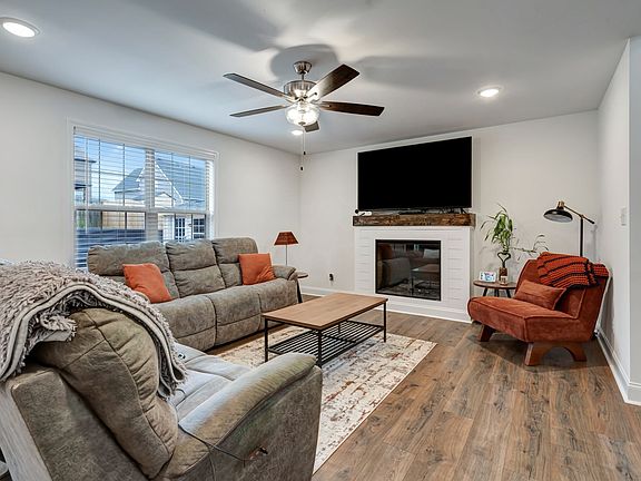 5th image of 754 Banister Dr