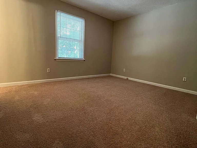 212 Henderson St — Photo 14