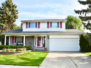 17672 Barry St, Clinton Township, MI 48038