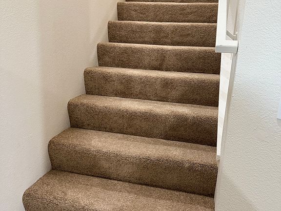5th image of 264 Bridgewater Cir