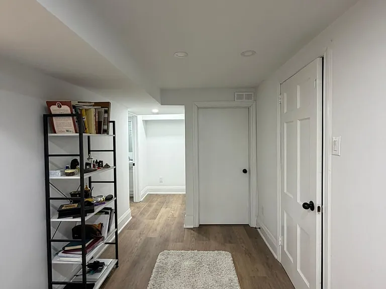 6 Woodvale Cres #LOWER — Photo 13