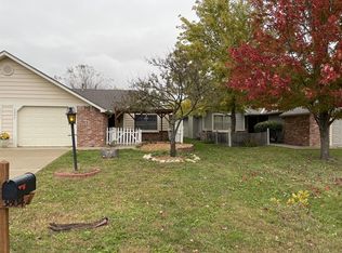 3804 Pinnacle Cir, Lawrence, KS 66049