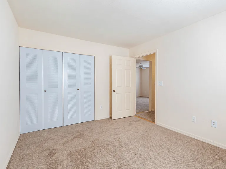 Grande Court Apartments — Photo 39