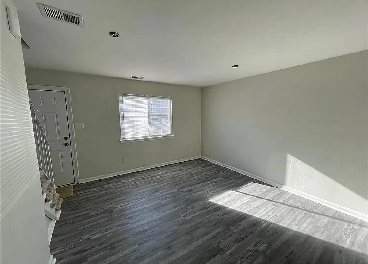 Building Photo - 1304 Green Cedar Ln