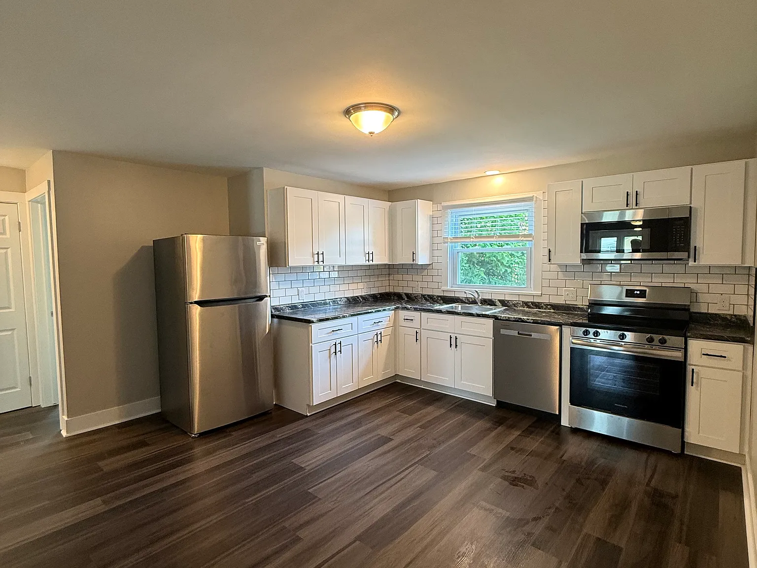 2 bed, 925 sqft, $1,425 — Photo 1