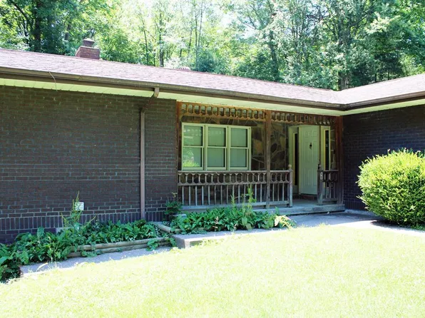 98 Barker Ln, Edmond, WV 25837