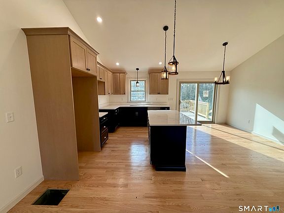 3rd image of 247 Green Holow Road