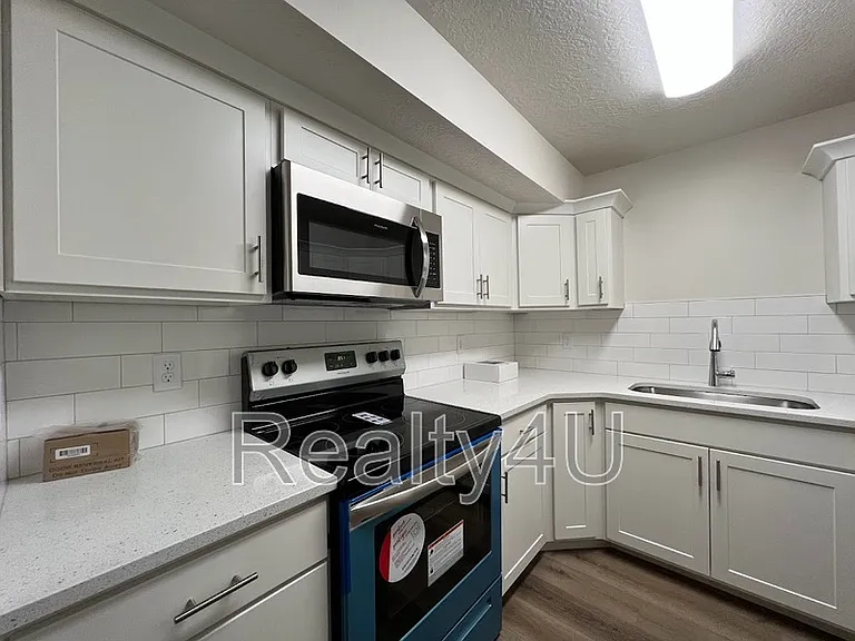 2244 N Canyon Rd — Photo 6