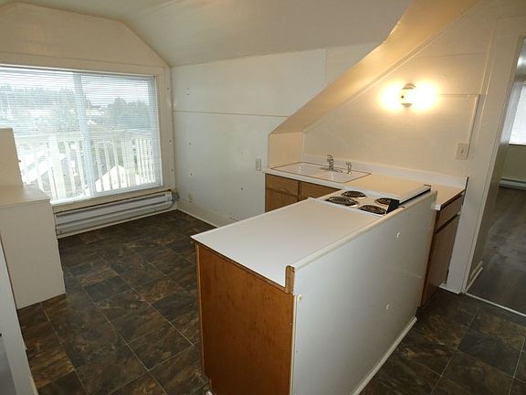 4th image of 1132 E 4th St #5