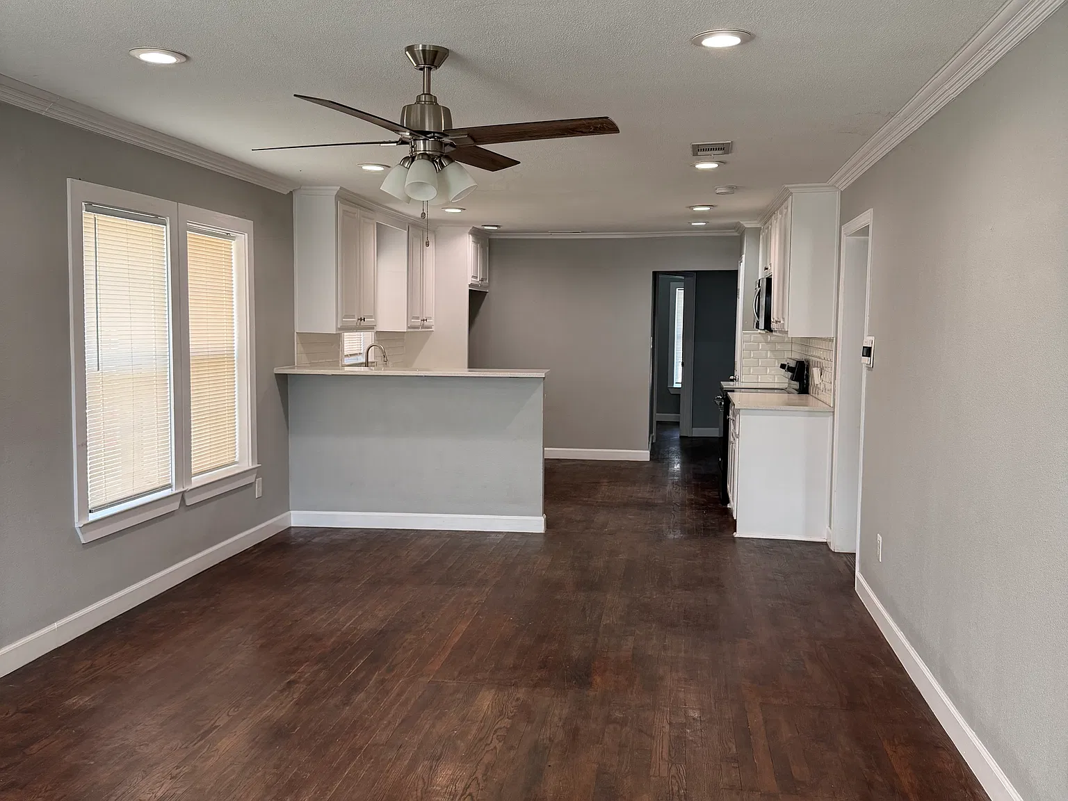 3 bed, 1184 sqft, $2,200 — Photo 2