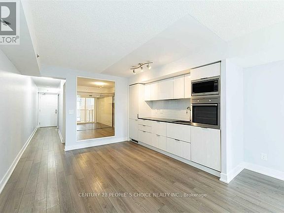 4th image of 318 Richmond St W #715