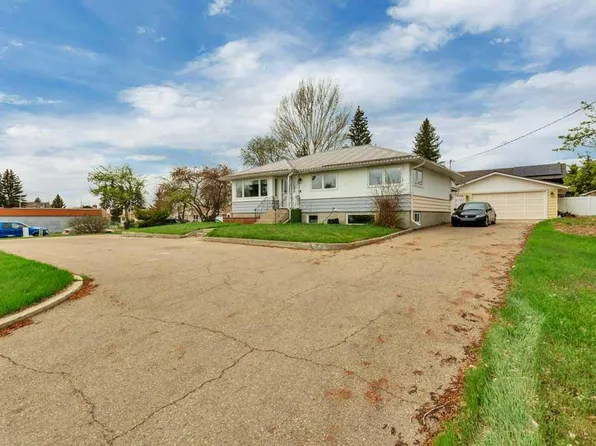 5606 E 58th St, Lacombe, AB T4L 1R3