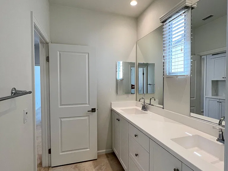 71 Decker — Photo 19