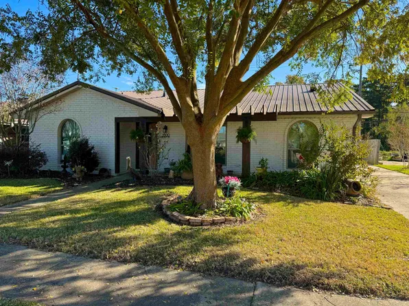 1300 Walnut Dr, Morgan City, LA 70380