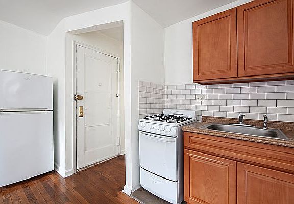 3rd image of 205 Avenue B APT 3D