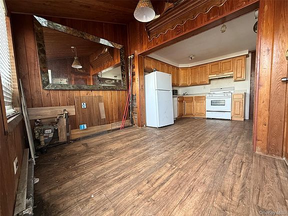 2nd image of 5 Bayview Avenue