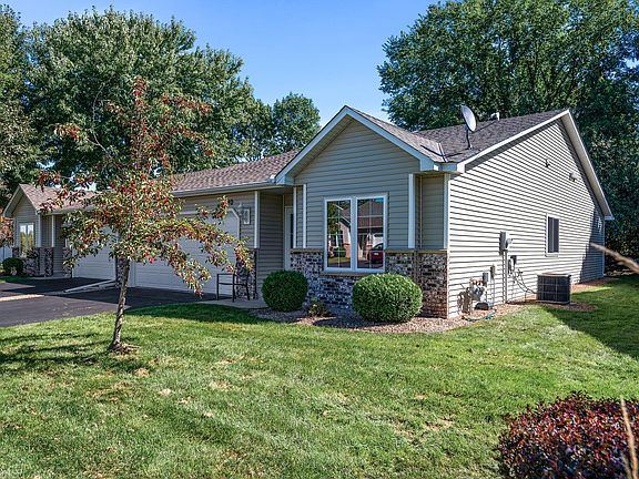 2nd image of 3580 Zinnia Ln N