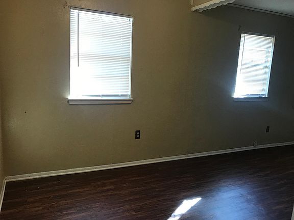 4th image of 1211 Becky St