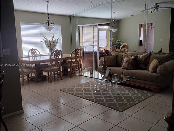 3rd image of 46 Bentwater Cir