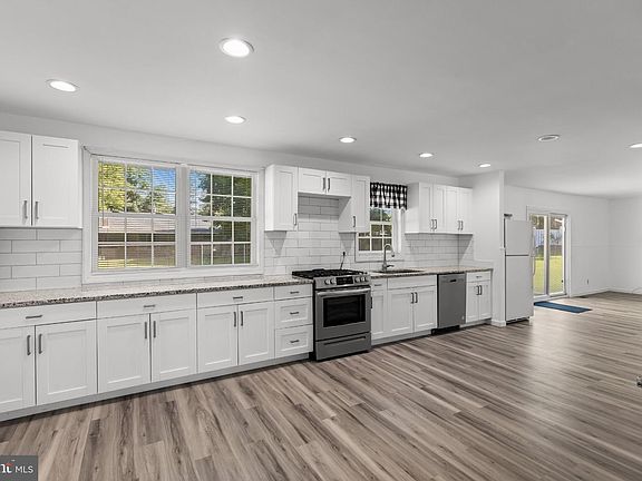 2nd image of 85 Myrtle Ave