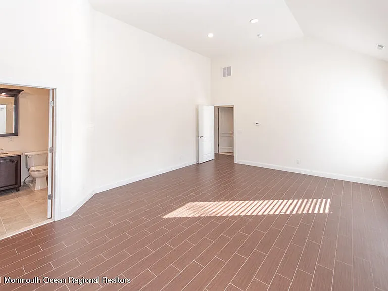 12 Cindy Ct — Photo 37