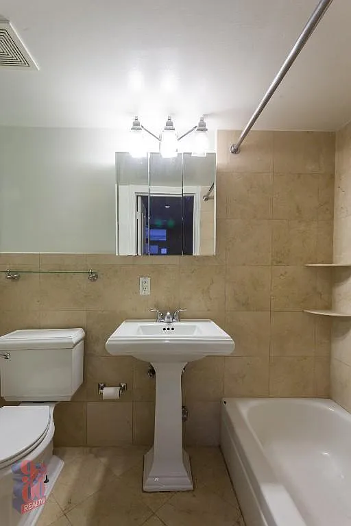 44 Avenue B — Photo 4
