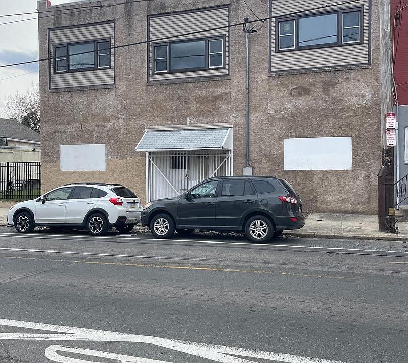 1st image of 860 N 40th St