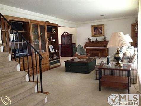 25331 Lyncastle LR 2.jpg