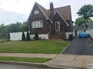 320 Miller Ave, Freeport, NY 11520