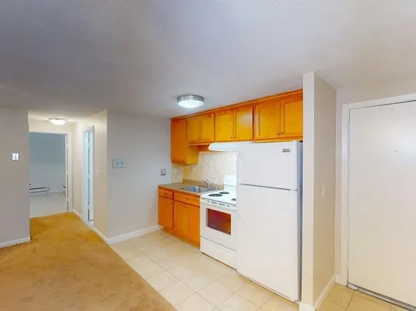 107 Oak Ln APT 3, Brockton, MA 02301