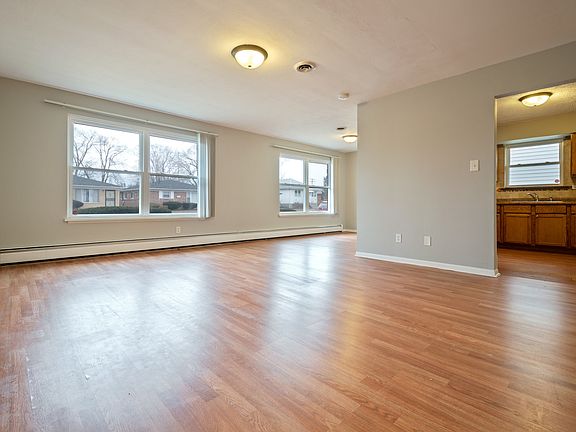 3rd image of 394 Greenbay Ave