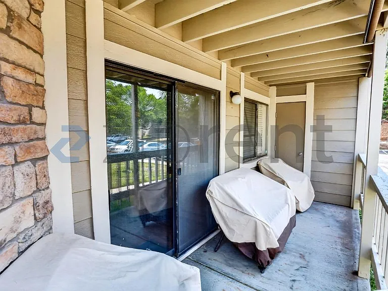 8225 Fairmount Dr — Photo 13